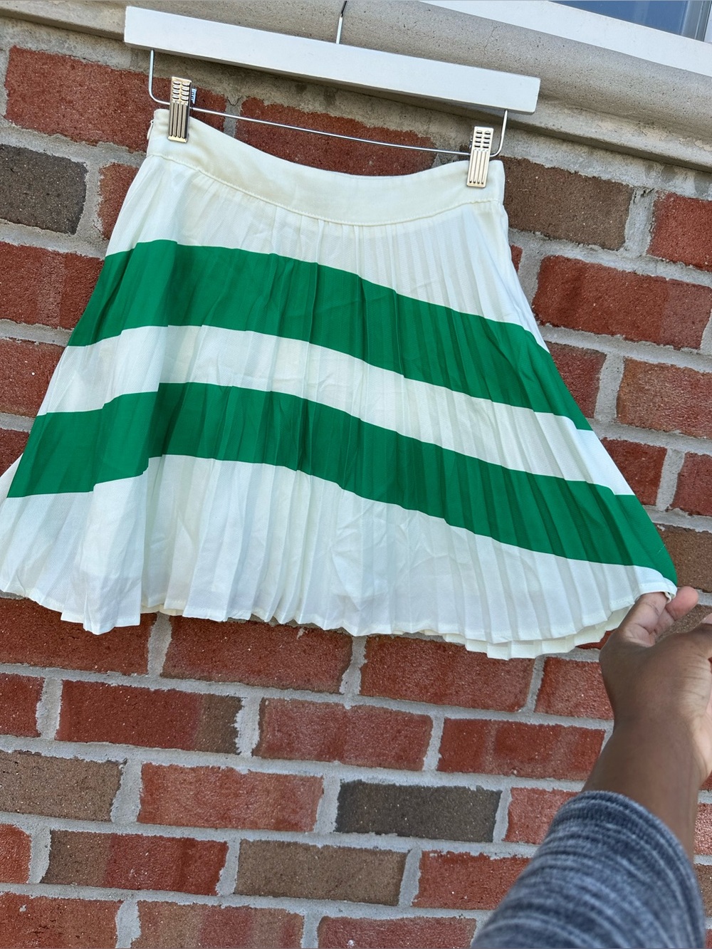 SHEIN Women’s White Pleated Skirt with Green Stripes pickle ball / golf size 2